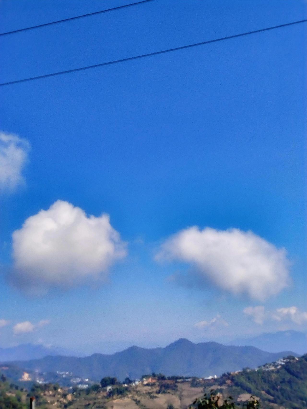 邦东乡就像一幅藏在时光深处的水墨画，车刚驶入这片土地，清新的空气便顺着车窗缝挤了