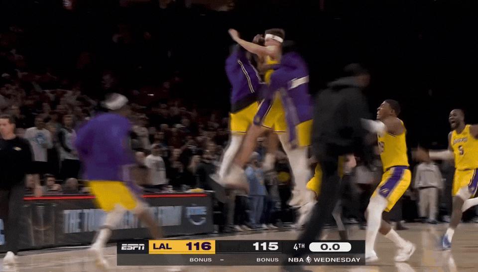 斯玛特：“谁把汗甩我嘴里了”🤣里夫斯绝杀森林狼湖人vs森林狼 ​​​