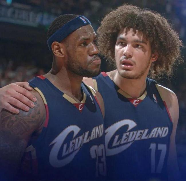从进入联盟就被誉为“天之骄子”的詹姆斯，打过替补吗？
答案是肯定的，有，且只有一