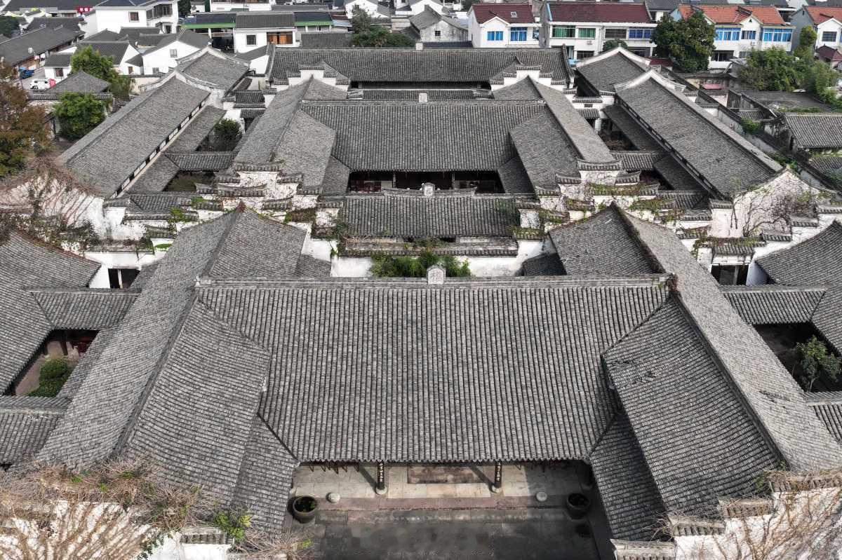 宁波十七房村藏着半部商帮传奇史 宁波镇海十七房村由路沿郑、庙后、郑家三村合并而成