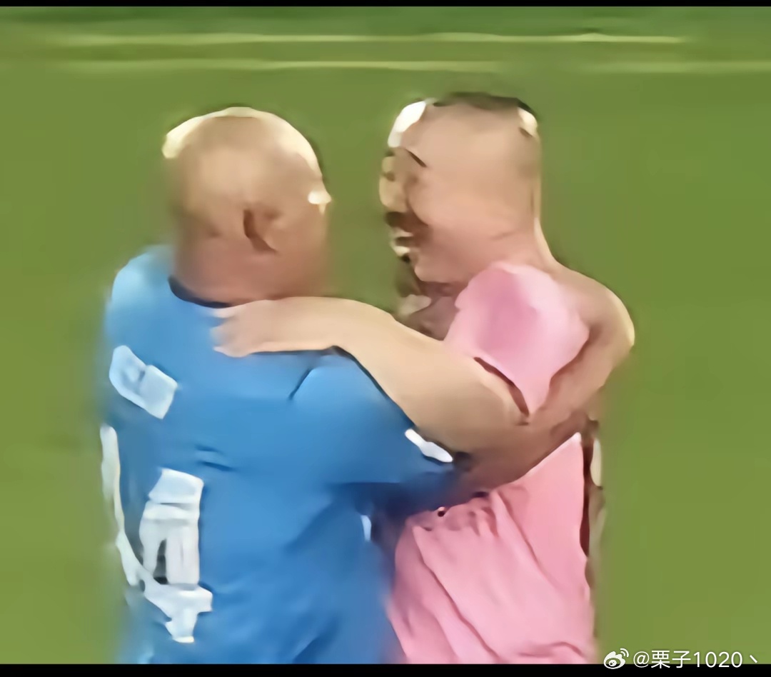 刘能和赵四完美诠释了这个表情[来抱抱] ​​​