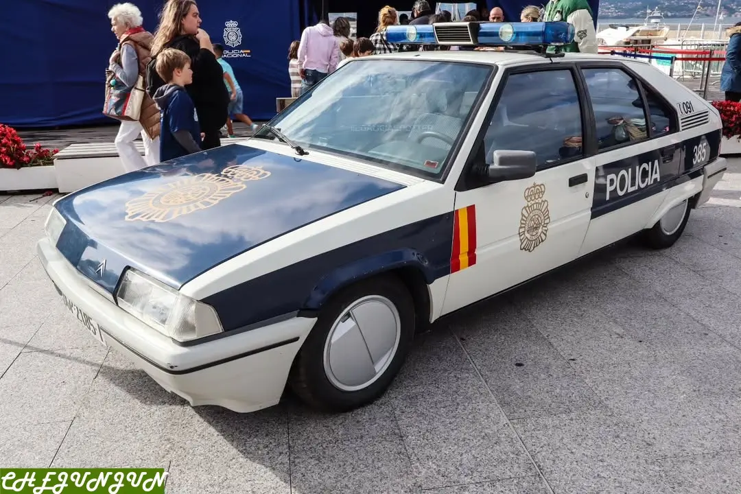 "policía"是什么意思？。
