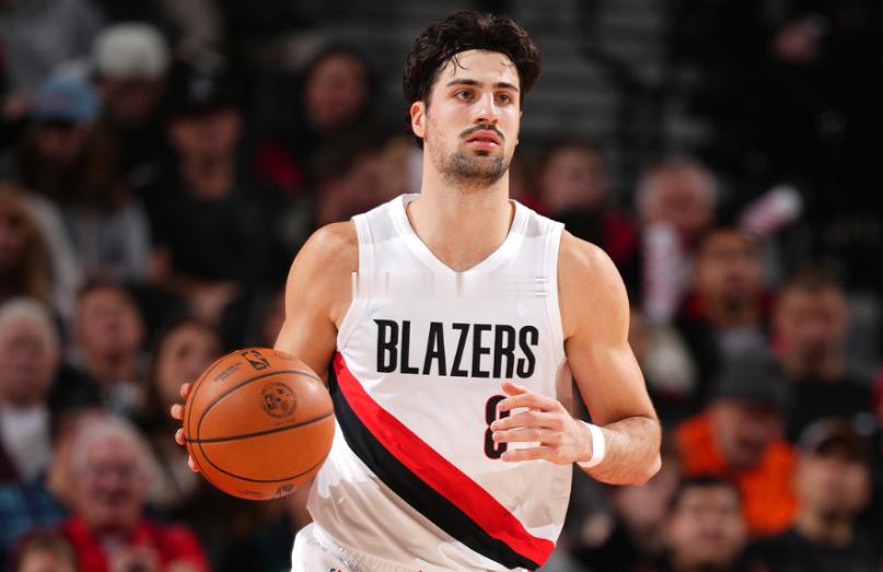 NBA常规赛继续进行，开拓者客场117-110战胜国王，收获三连胜。赢下本场比赛