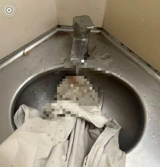 谁说公共交通工具就得给准备好卫生巾？难道女性不应该在自己的包内常备卫生巾吗
 