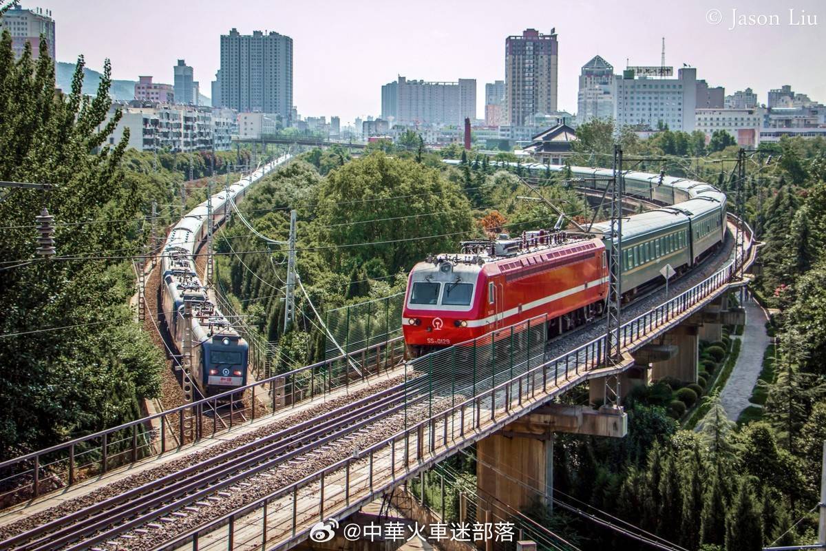 铁路,早安 允许自己有脆弱的时候，就像月亮也有阴晴圆缺。早安~ 