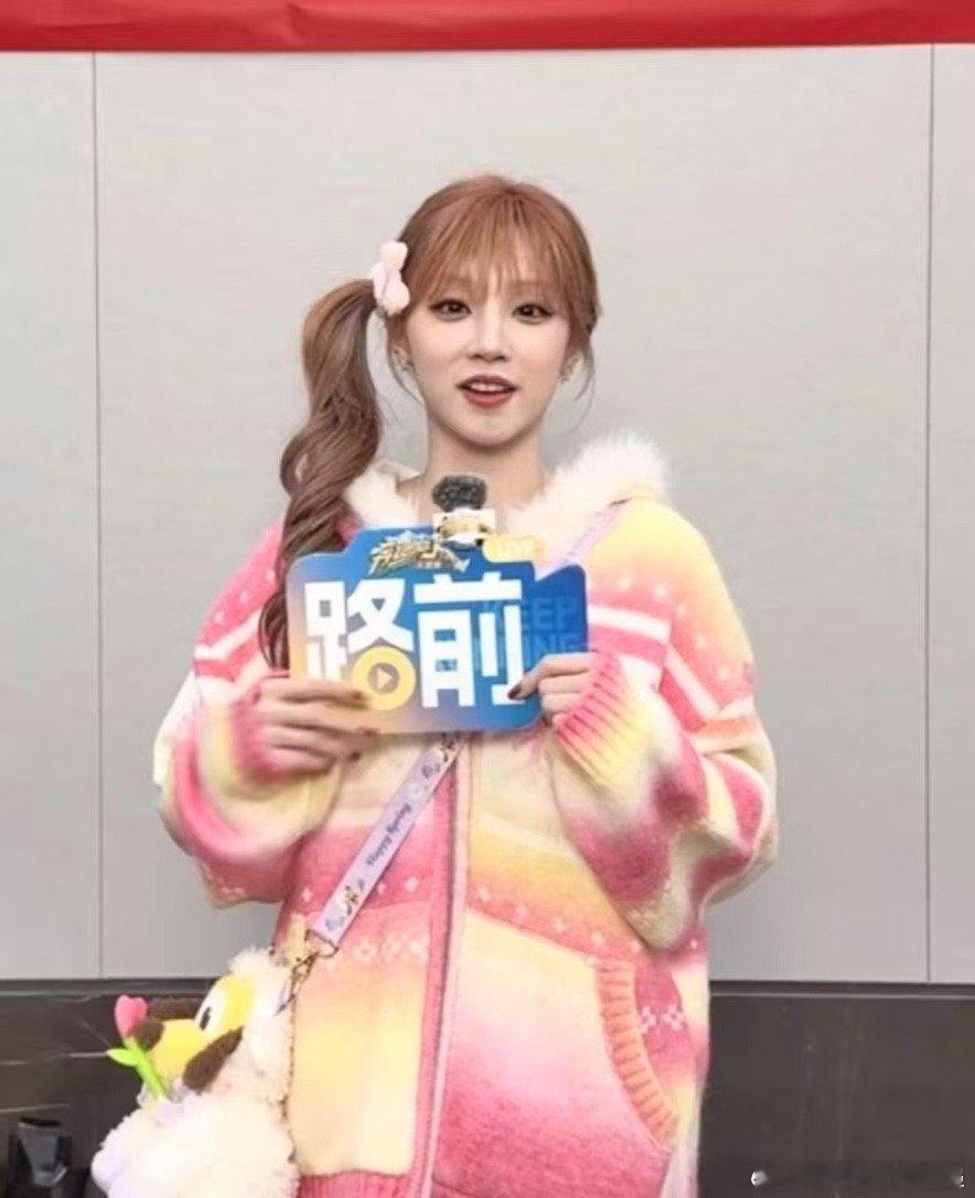 白鹿宋雨琦互换发色奔跑吧 开工直播惊喜空降！白鹿宋雨琦互换发色解锁新造型，同框甜