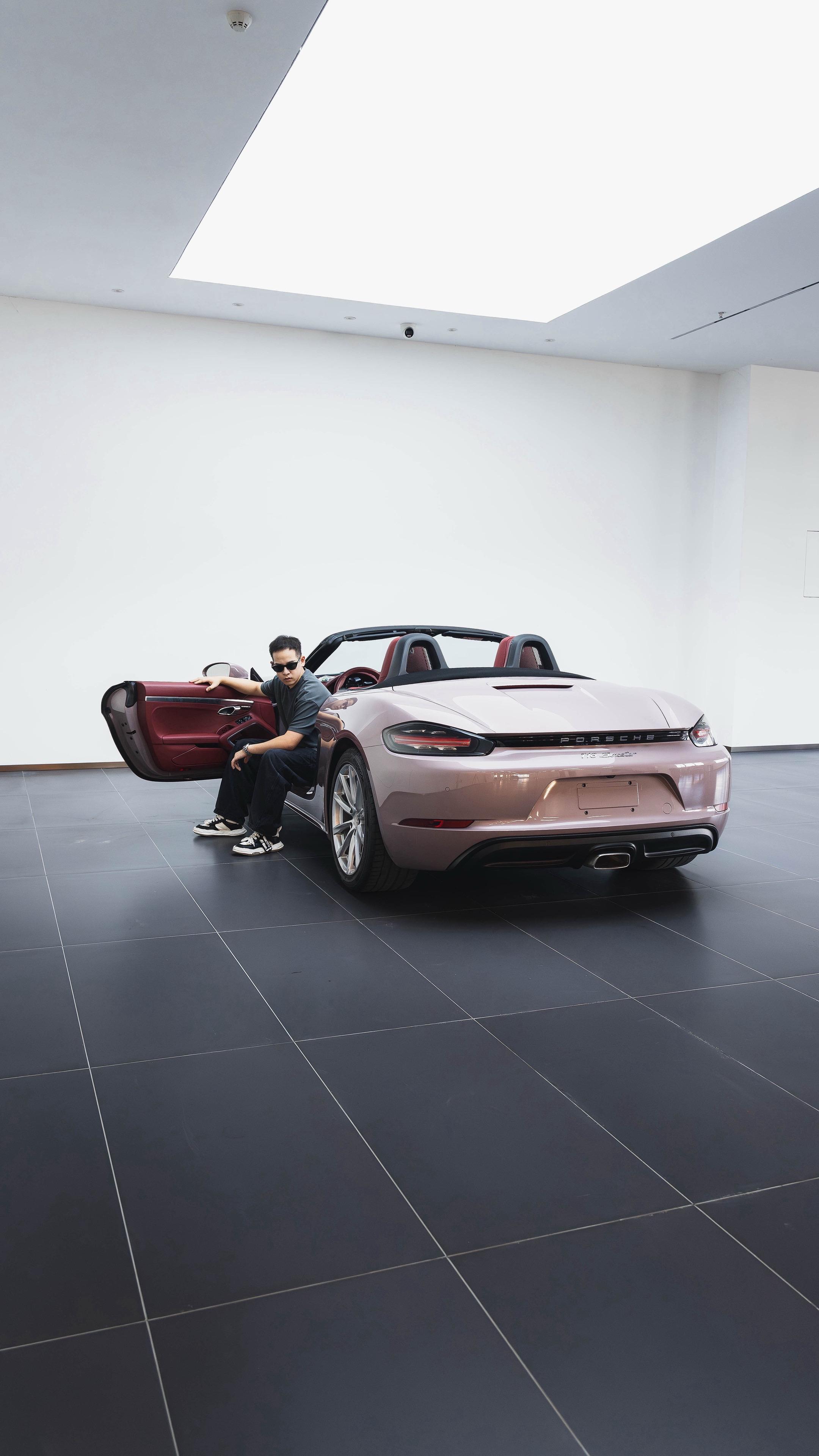 718。