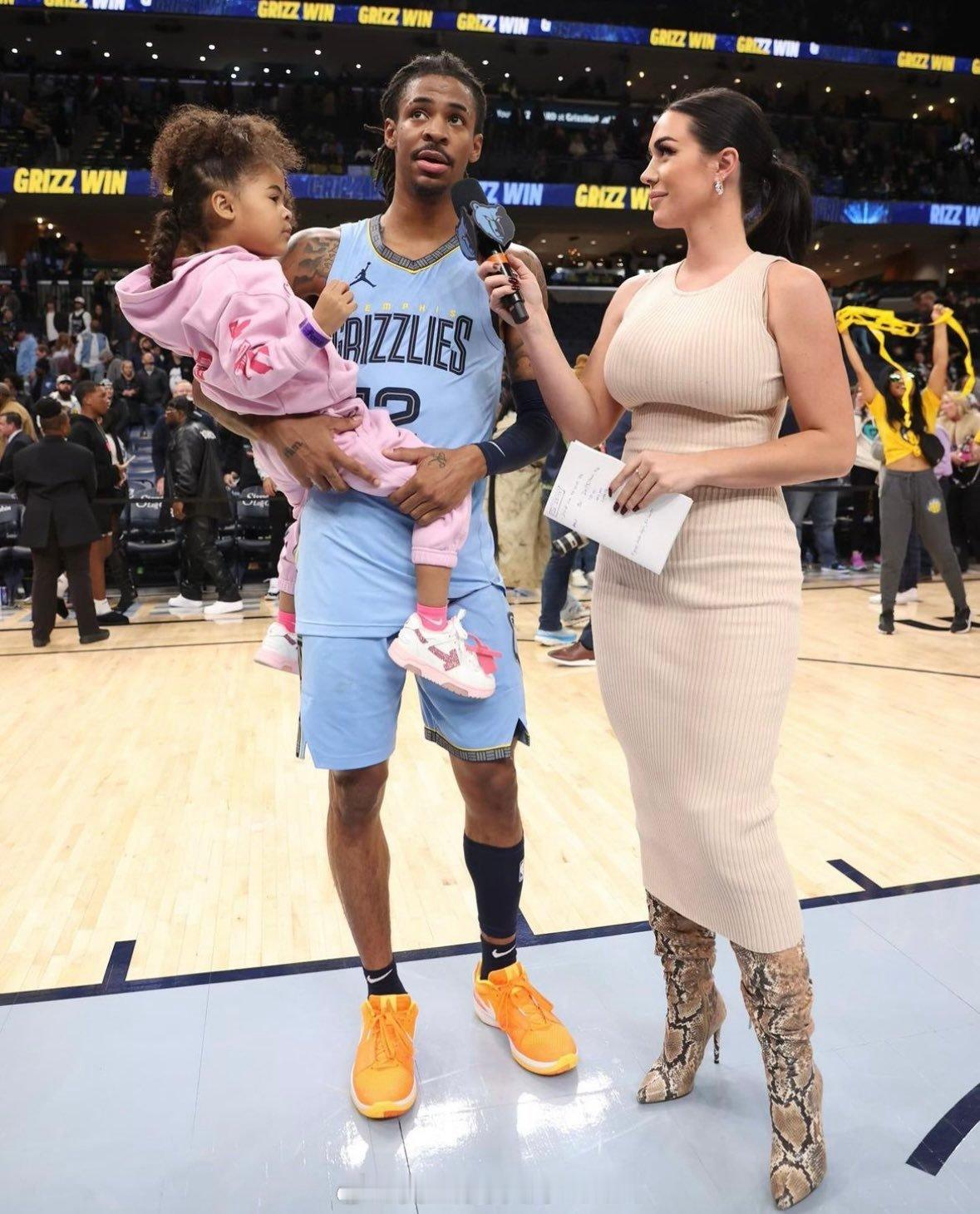 🙏🙏在灰熊担任5年的美女场边记者Kel Wright发文告别！！祝未来一切安