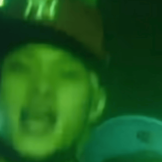 今晚来我家过夜吗我的鸭子玩具是荧光的你想来我被窝看吗 