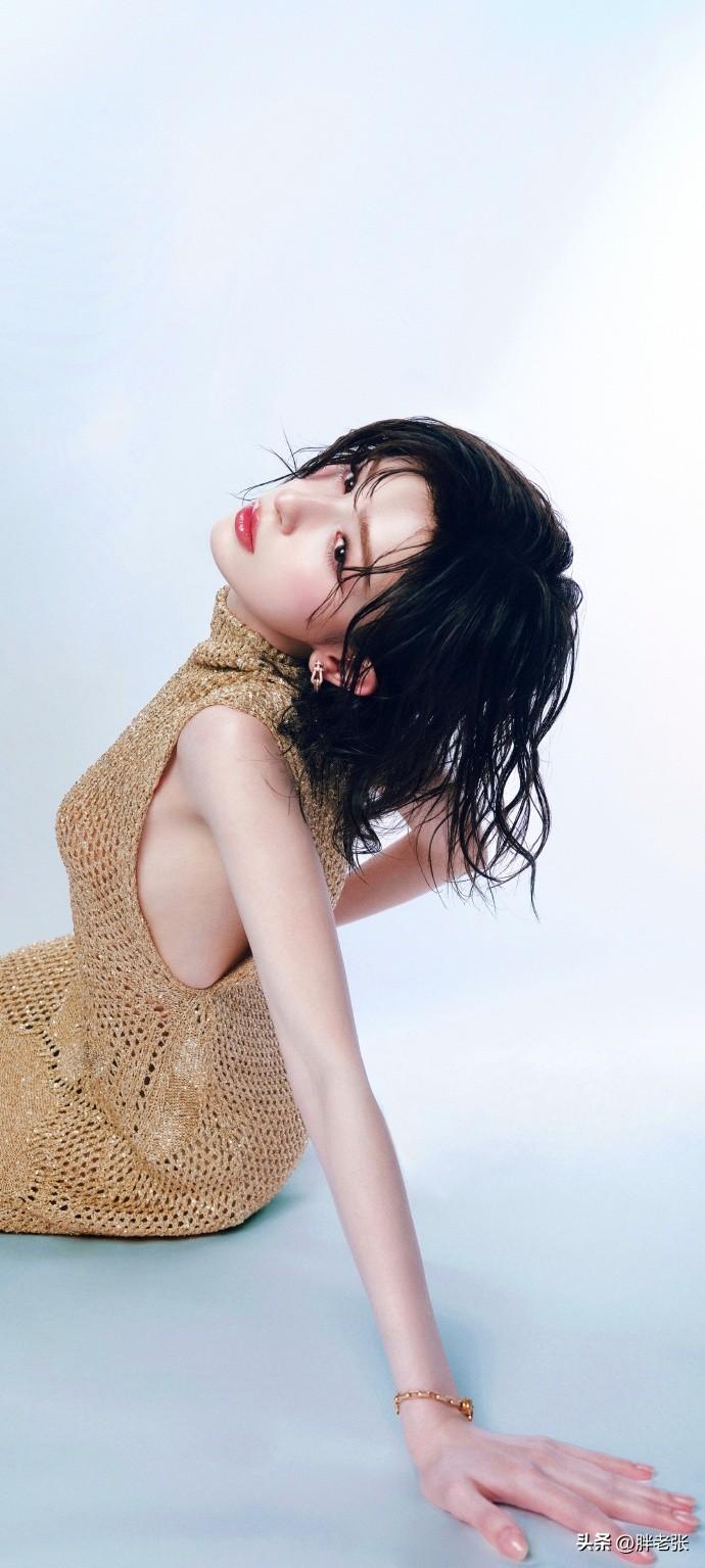 哈孜克孜的绝美短发壁纸来了，大家速来欣赏吧！

印象中她的长发绝美，原来短发的她