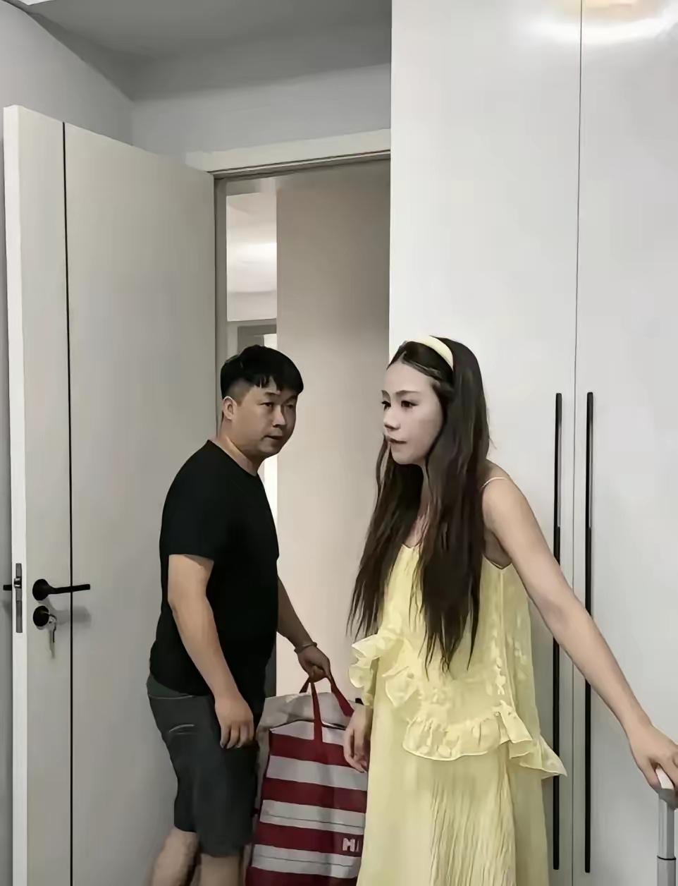 杭州萧山机场，有一名女大学生正在读书，差点跟一个“喜欢她”的境外男子飞往金边，手