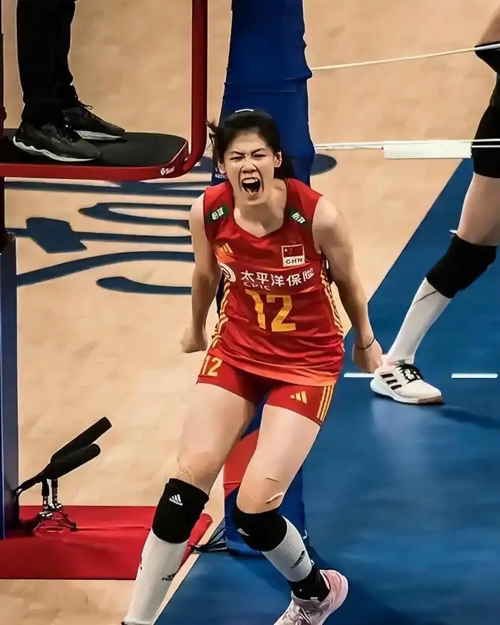 李盈盈是目前这支女排的真大腿，
泰国女排世锦赛，
伤病中的李盈盈，只有50%的能