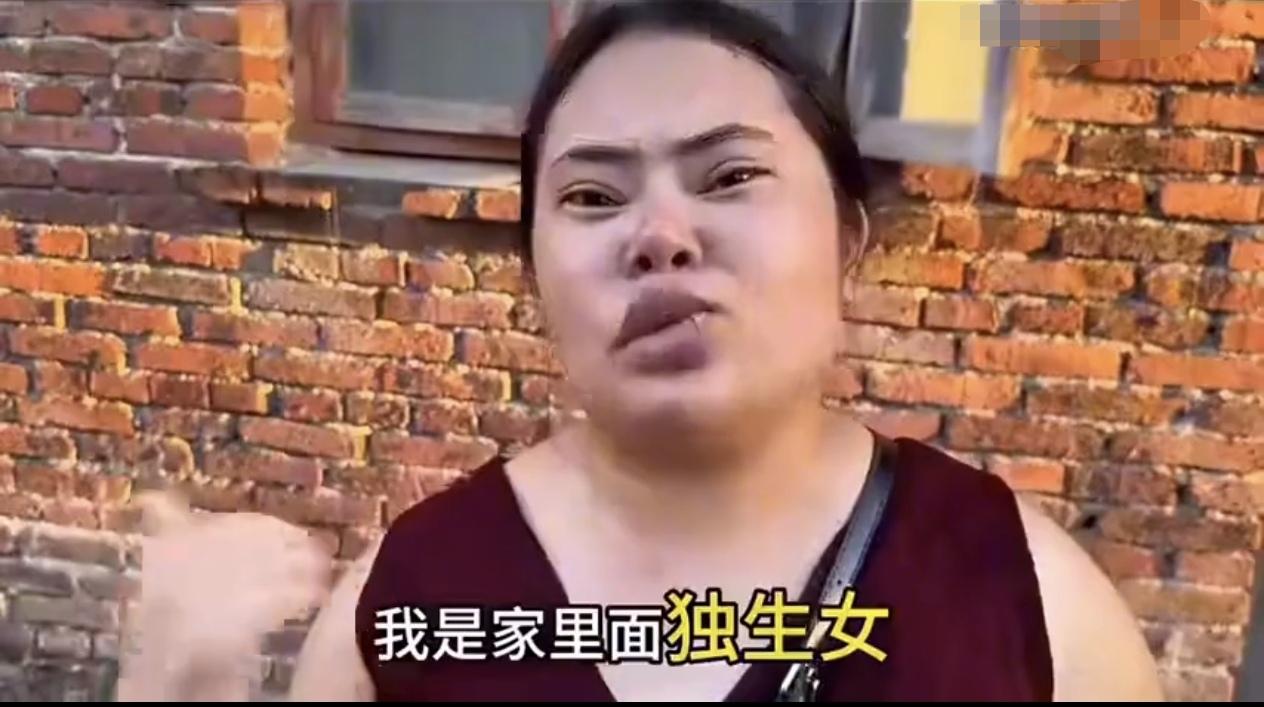 什么样的底气，才能让她如此肆无忌惮？[石化][石化][石化]
嘴歪眼斜心不正，这