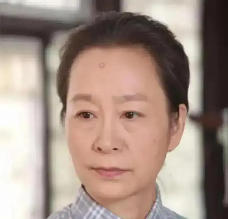 孩子跟妈姓被骂30年
 
奚美娟一句没回，作品替她开口。1993年流言四起，她转