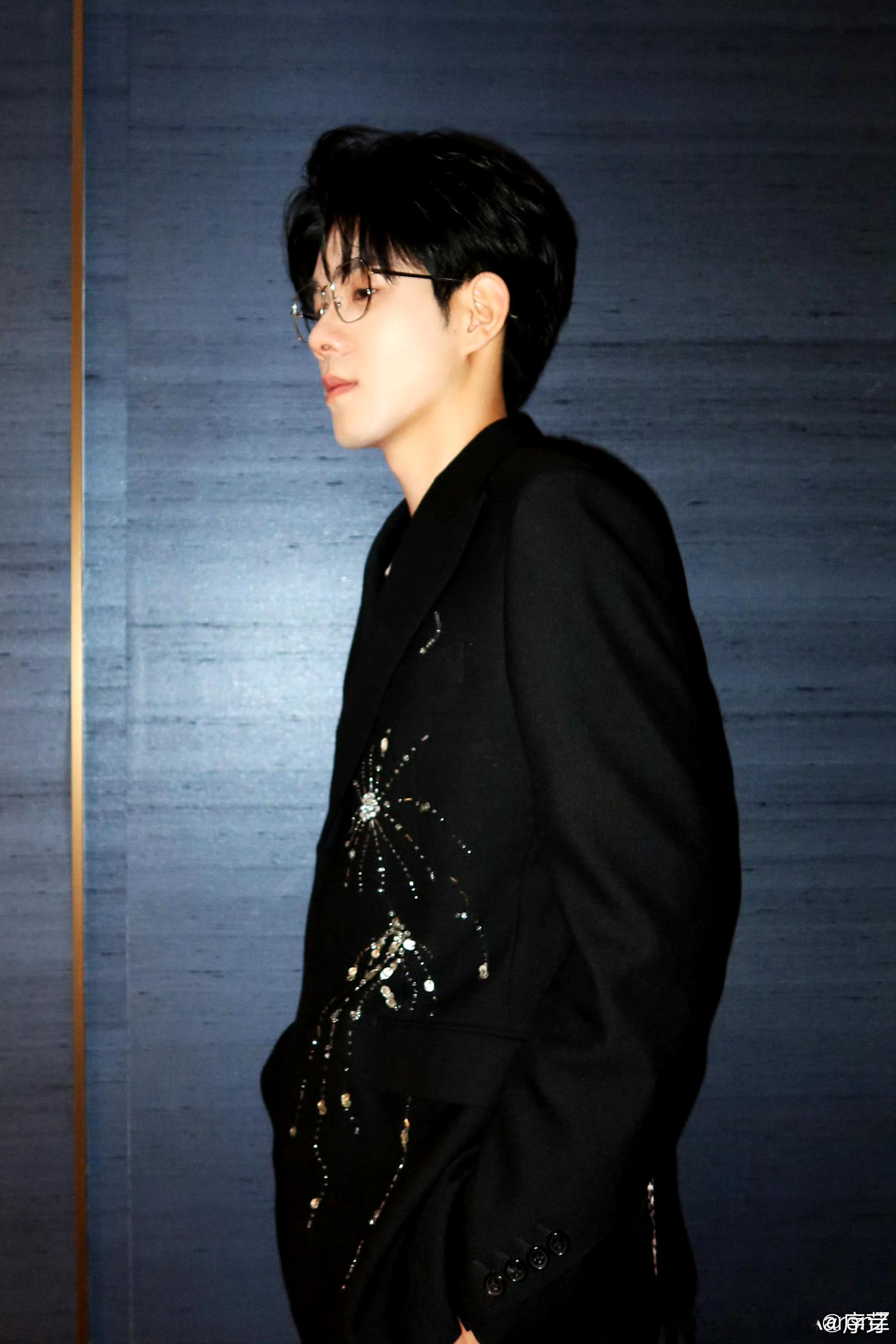 郑方一跨着年就成熟了湖南卫视跨年演唱会微博跨年狂欢节 看着郑方一一步步蜕变超有感