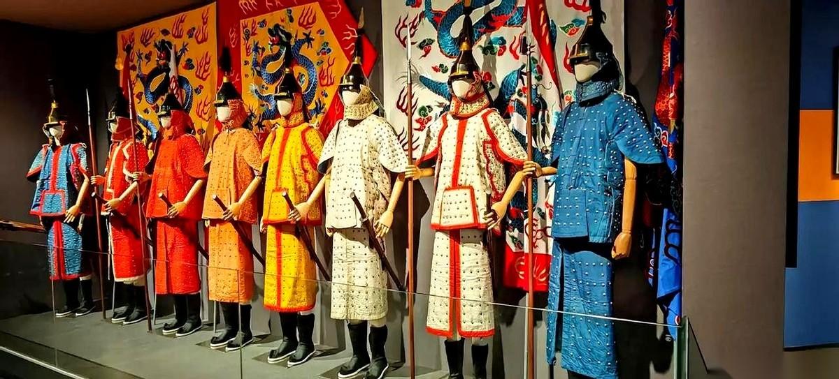 我一直以为，就北京有个“内城”，专门给那帮八旗子弟住的。
今儿个才知道，我格局小