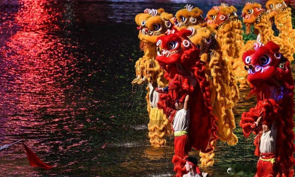 既是今日全运决赛的激情注脚，亦承接着9月WTT澳门赛的热血记忆，通过文化符号与顶