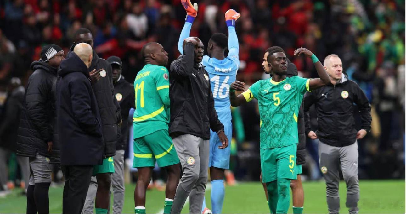 1月19日讯 据《阿斯报》报道，在非洲杯决赛对阵摩洛哥的比赛中，塞内加尔球员和教