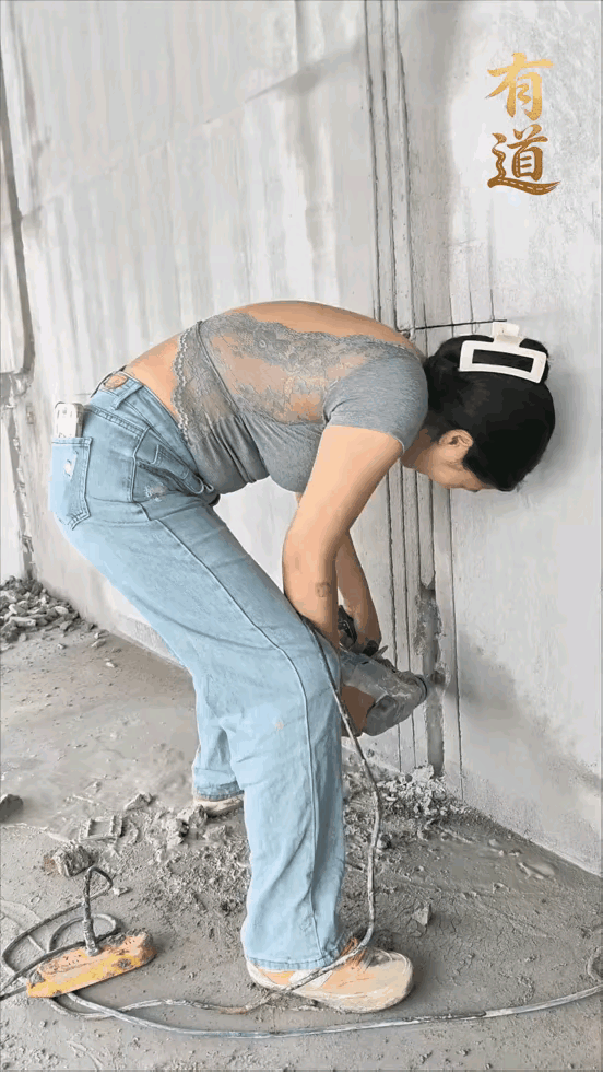 让老婆也体验一下干活的辛苦，也让她知道一下我挣钱的辛苦，免的以后花钱大手大脚的。