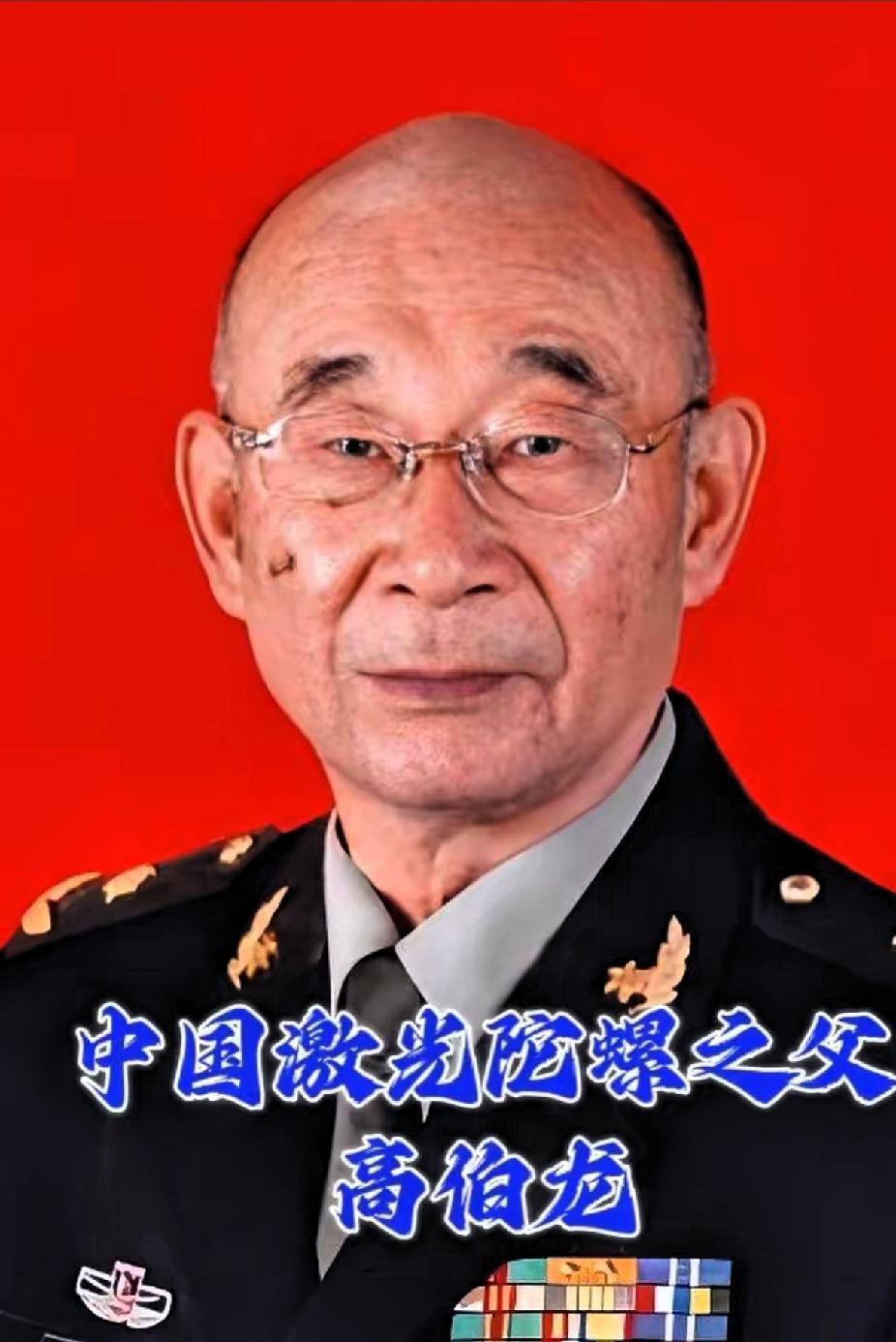 还有人记得这位“背心院士”吗？没有魁梧的身躯，没有耀眼的光环，一件简单的背心，中