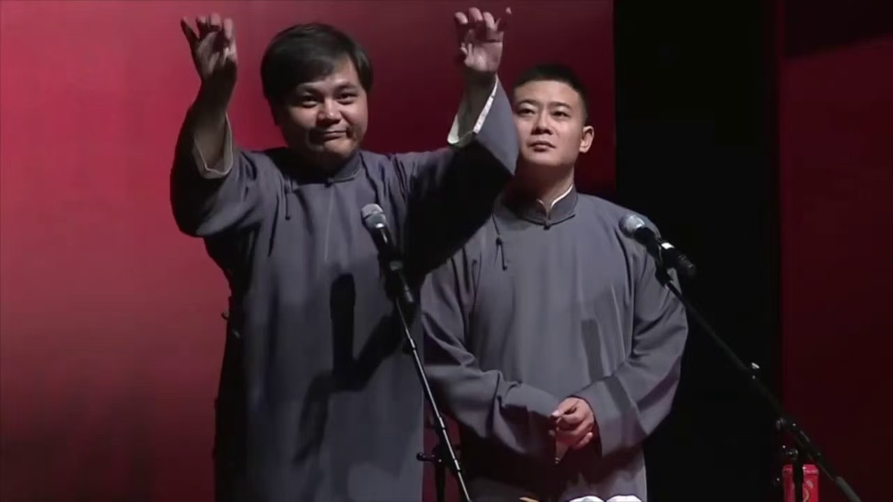 栾云平高峰搭档20年栾云平高峰互评20年搭档关系一晃携手走过整整二十载，台上一逗
