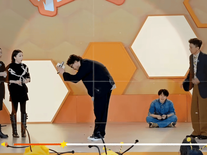 Bee疯糖全员复刻王传君拜佛名场面这波复刻真的太绝了，Bee疯糖全员的动作和神态