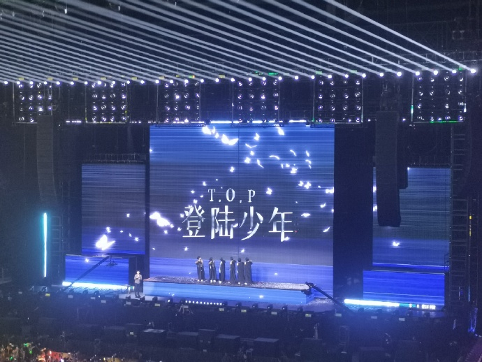 tf三代组合叫：T.O.P登陆少年不是，你们有没有想过以后一次一次的介绍“我们是