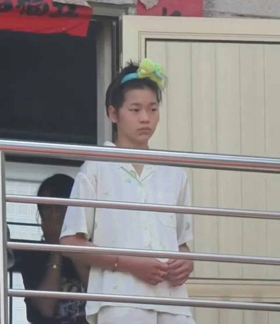 毫无底线！旅行社推出“全红婵家门口一日游”，128元带游客至其家门口拍照。工作人