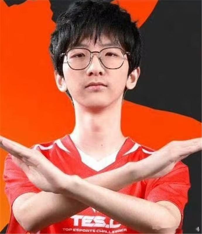 滔搏电竞俱乐部王者荣耀[超话]LPLZUIAN两次面签未通过TES世界赛首发36