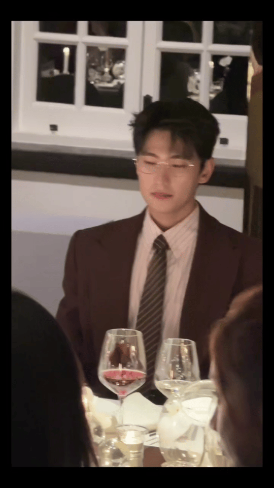 娇兰晚宴上的杨洋yy杨洋法国娇兰全球代言人被这一笑迷得神魂颠倒，谁懂？ ​​​