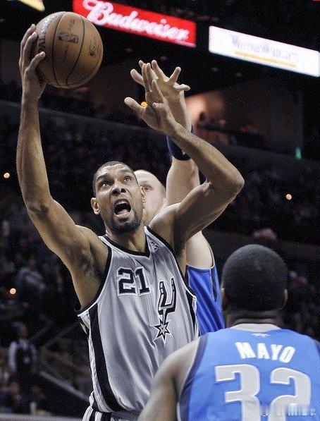 【NBA常规赛：小牛91-129马刺】2012年12月24日，NBA常规赛，小牛
