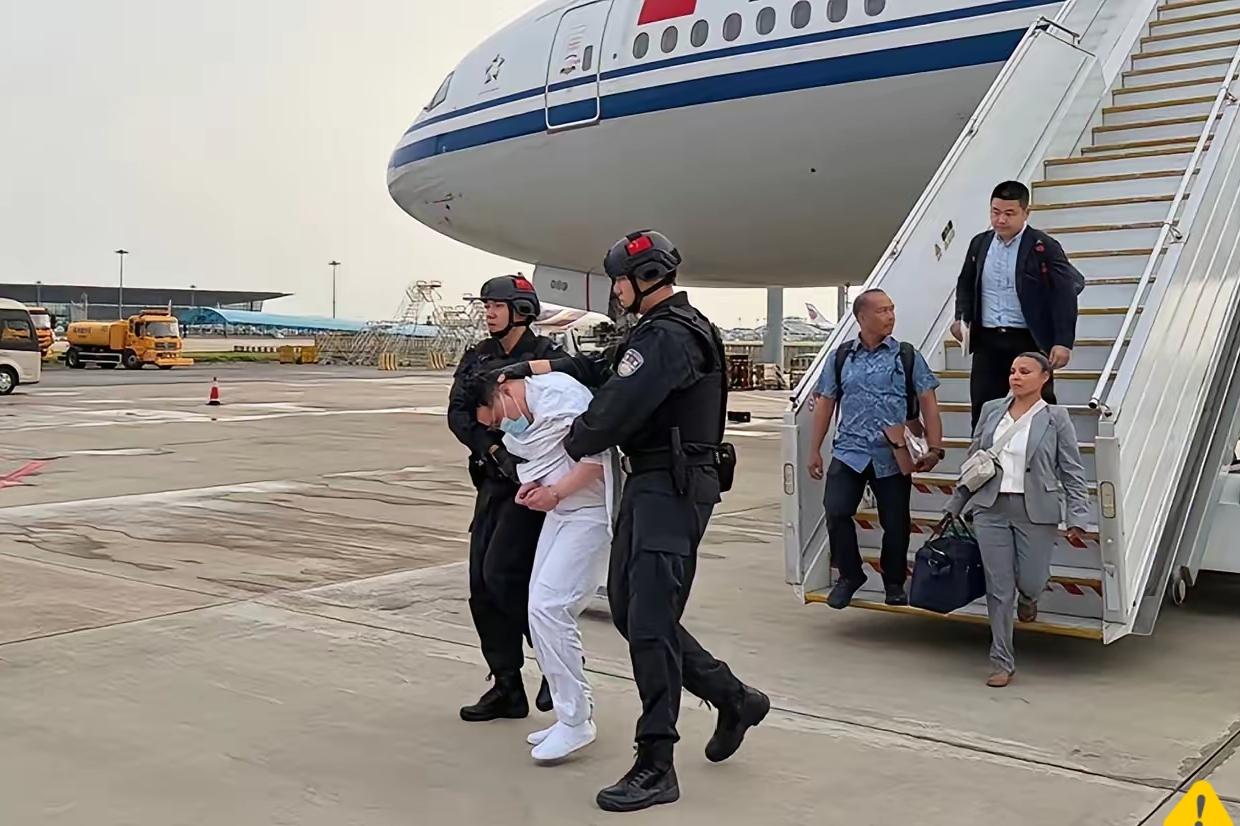 大快人心！7月20日北京首都国际机场，潜逃美国近两年的绑架杀人嫌犯刘瀚文，终于被