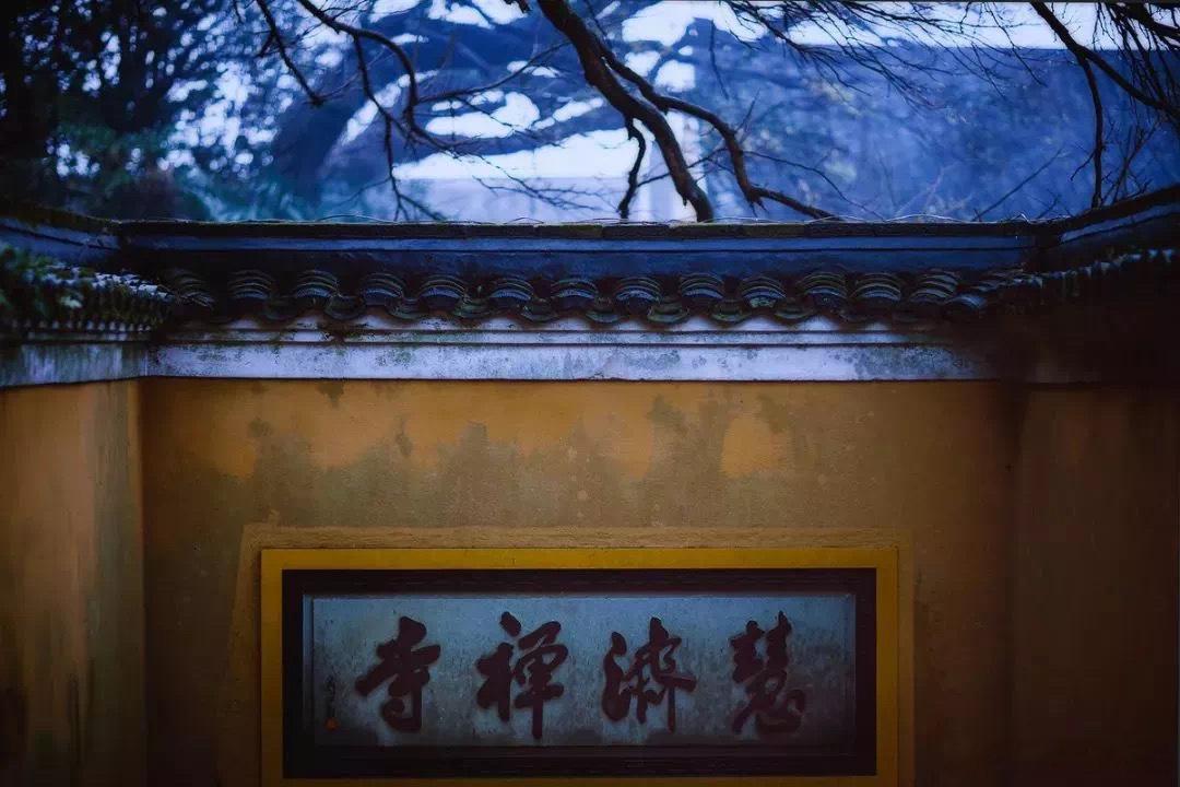 笔墨与琴键·默斋主人原创自由诗人生，是一管饱蘸风霜的狼毫横，要撑得起立身的端正竖