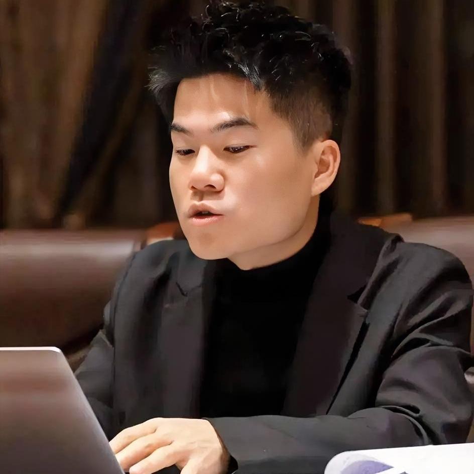 大家不要羡慕董宇辉了，
我们永远不可能成为他，
就这一点我们就做不到，那就是他永