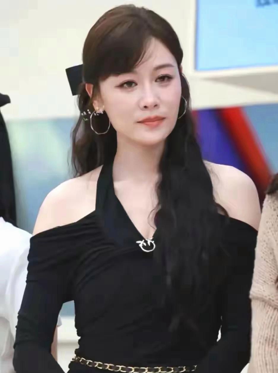 田亮妻子叶一茜，40多岁了还这么漂亮，一点不像生过孩子，怎么保持得这么好！ 