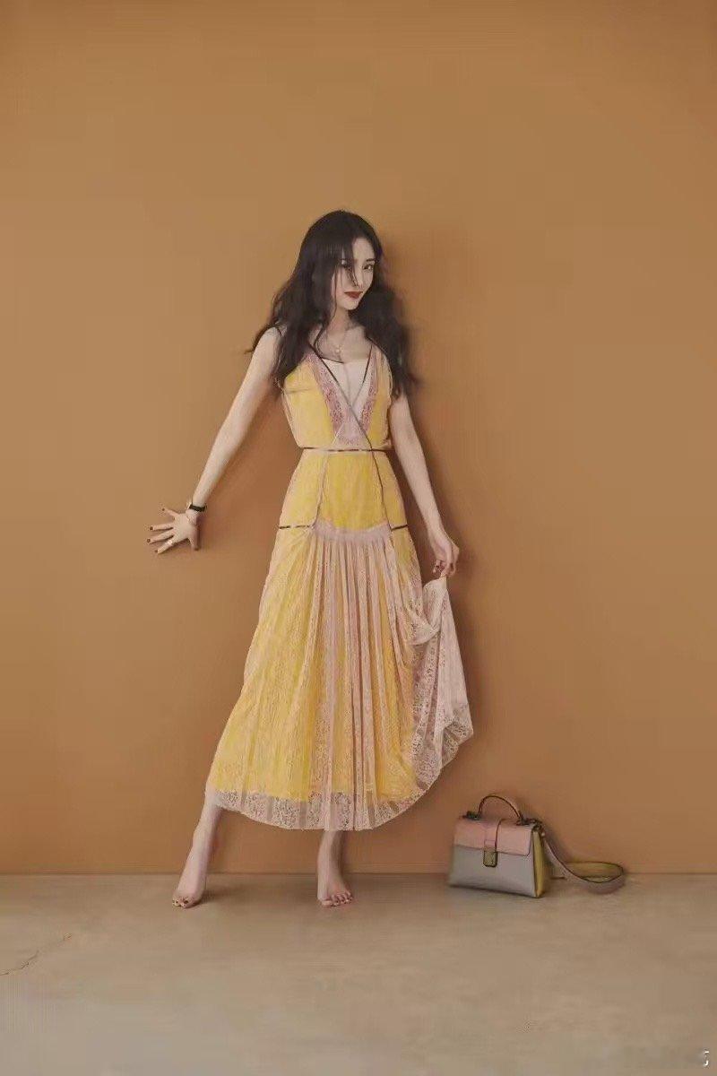 朱一龙杨幂惊蛰无声吻戏朱一龙杨幂吻戏跪求导演看看他俩，这两张脸不拍现代剧真的浪费