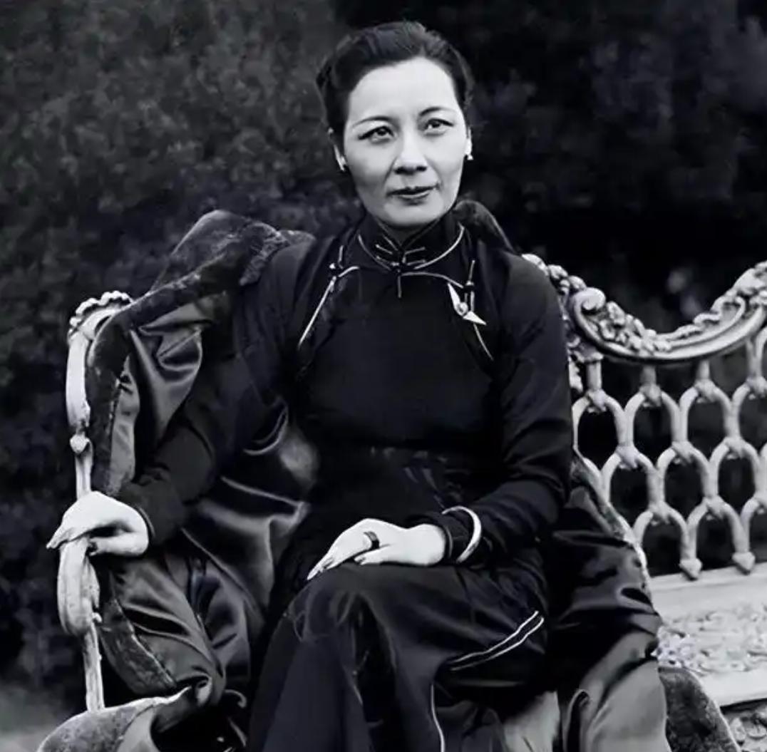今天特别想聊一聊宋美龄！“美龄宫”不容篡改的真实底子
可能因为一些事吧，今天特别