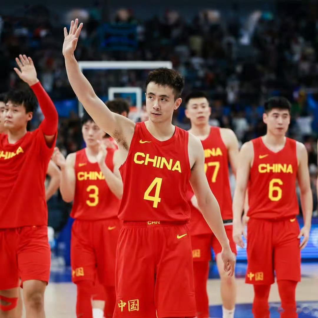 赵继伟 实至名归，在今年夏天的国家队比赛中，赵继伟将会担任国家队队长。赵继伟担任