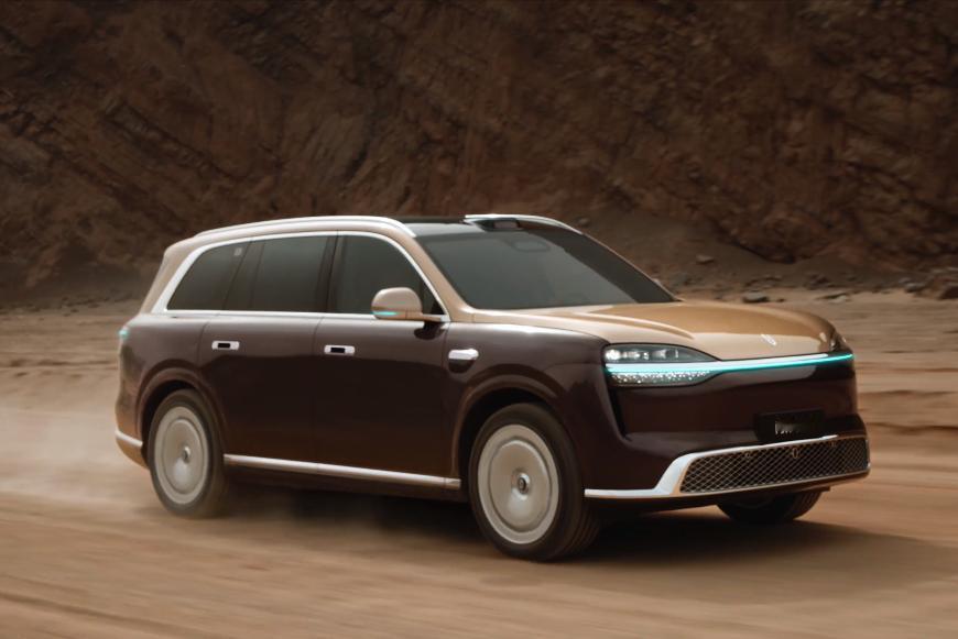 旗舰SUV的广告语都很不错：
问界新M9是：放眼天地 敢问世界先！
理想新L9是