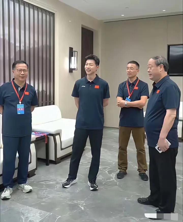 穿运动服的马龙，比穿西服更帅