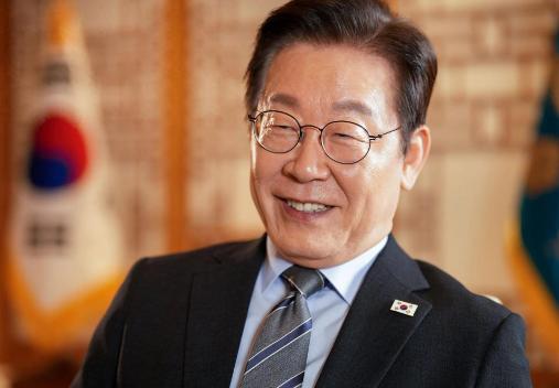 同一天走了两条相反的路！日本签证暴涨五倍，韩国免签证费直接延到年底

前阵子就传