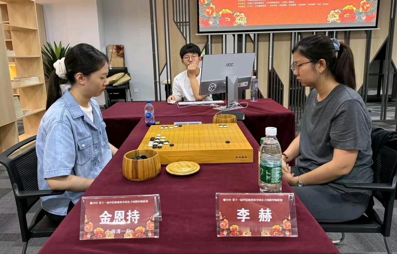 女子围甲赛成都队继续领跑
上届冠军山西再败继续垫底
韩国三名外援三胜中国棋手

