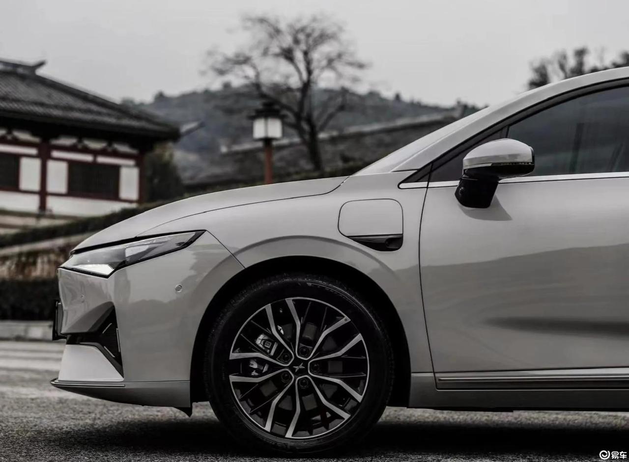 【车主：后驱单电机，能耗还是不错的，基本上百公里15左右。】
小鹏汽车P5 20