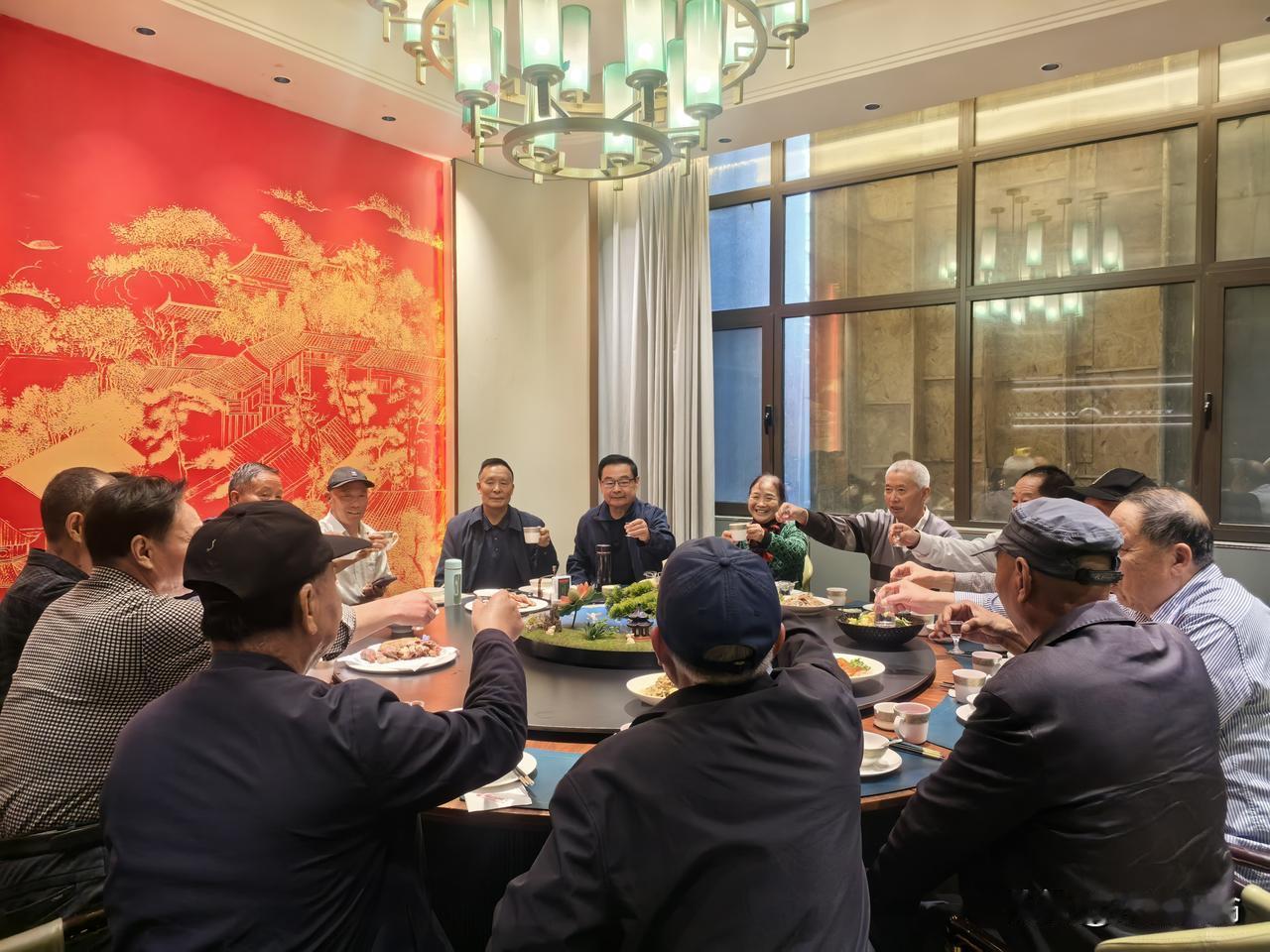 七律.呈太义兄台同窗并贺诸友雅聚
              符进朝
     