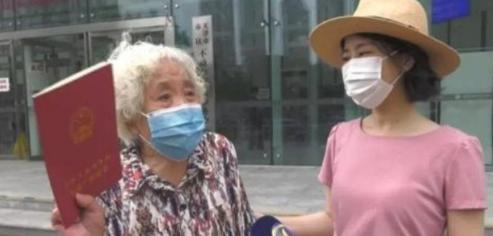 2020年，结婚57年的天津一对八旬夫妻，连菜刀都要分开AA，最终选择了离婚，刚