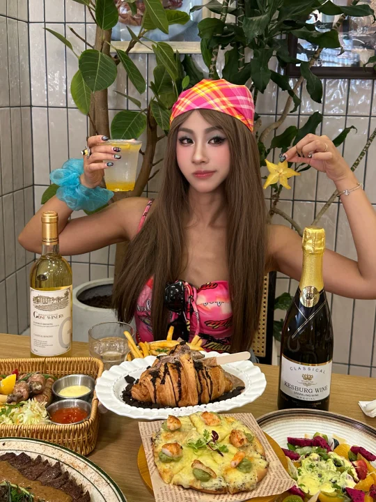 今天是请吃漂亮brunch的黑皮kitty🫧🫧
