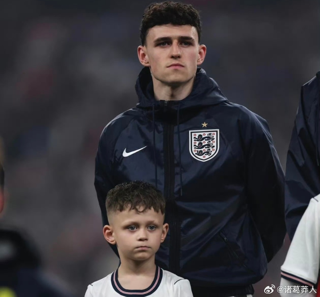 福登被严重高估？英格兰22场进球荒，世界杯席位不保。球迷认为英格兰球员身价虚高，