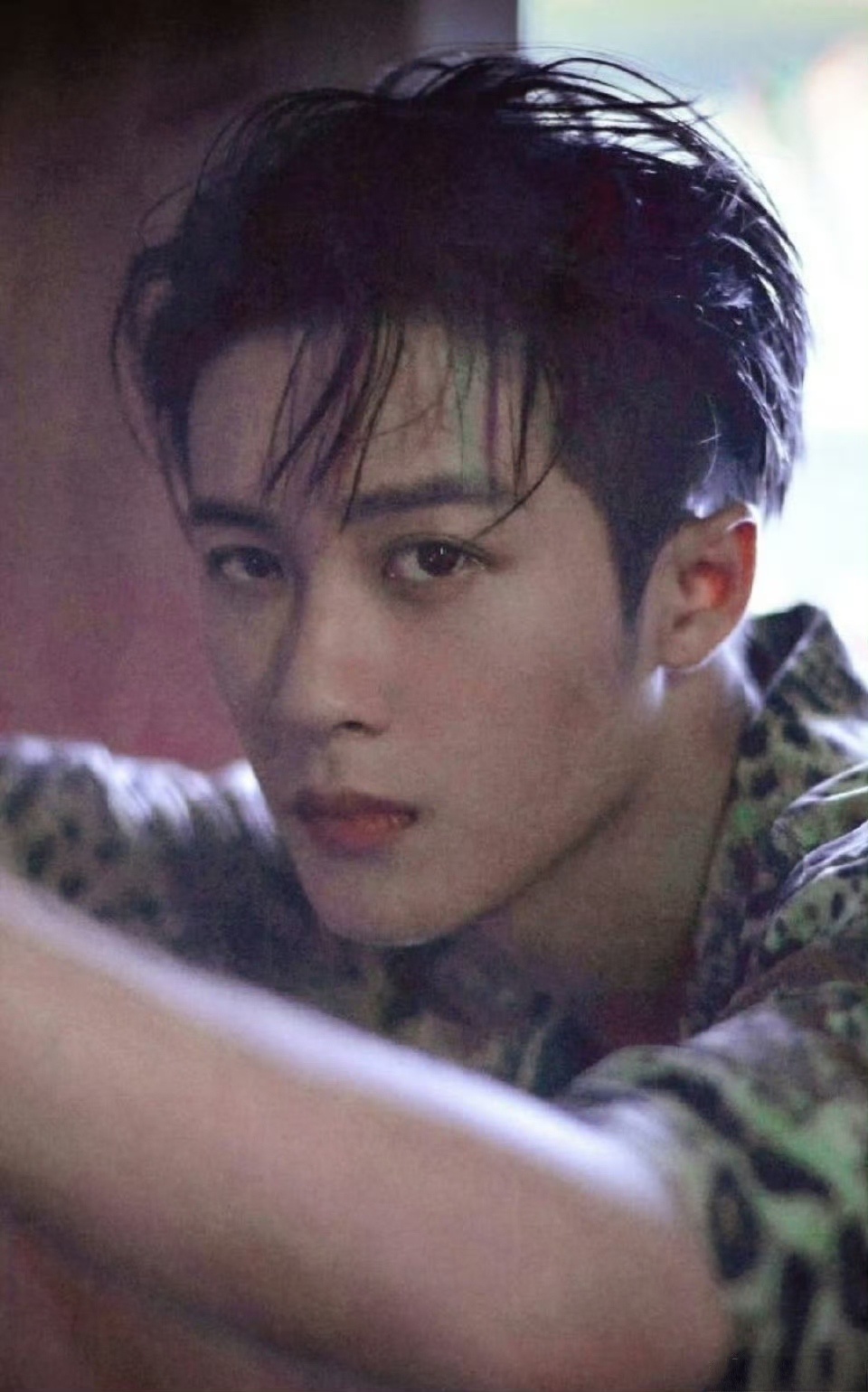 这条没啥可说的，直接上图转不转的，看你对颜值满意否吧檀健次谢却山 ‖檀健次