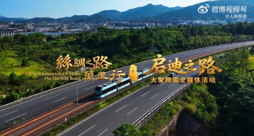 被武夷山的绿狠狠治愈 偏爱武夷山这一抹治愈的绿，连绵林海绿意盎然，临山闲坐，清茶