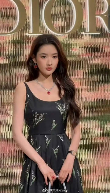 周也王玉雯Dior活动周也王玉雯Dior活动出图 周也王玉雯Dior活动出图 
